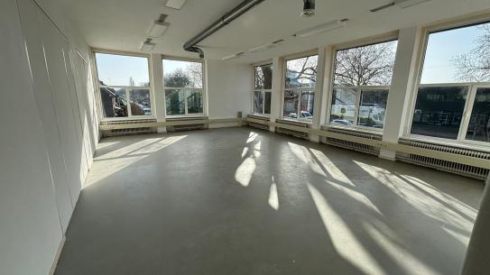 Op deze foto staat een atelier aan de Ruysdaelbaan weergegeven, klik voor een vergroting