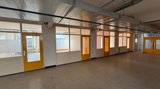 Op deze foto staat een atelier aan de Ruysdaelbaan weergegeven, klik voor een vergroting